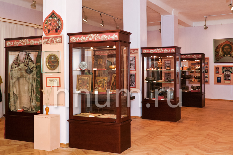 Выставочная мебель в экспозиции Государственного Смоленского музея-заповедника