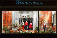 Оформление и дизайн витрин и интерьера к сезону осень магазина-салона детской одежды Даниэль