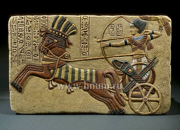 Декоративная гипсовая скульптура РАМСЕС II НА КОЛЕСНИЦЕ - Коллекция: Скульптура Древнего Египта