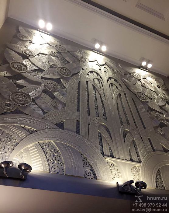 Декоративное рельефное панно Фонтан в стиле ар-деко на лестнице в загородном доме - рельефные панно на заказ - художественная мастерская ХНУМ