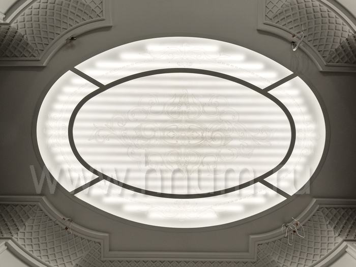 Плафон на потолок с пескоструйным рисунком на матовом стекле в парадном холле квартиры в Москве - изготовление на заказ - витражная мастерская БМ ХНУМ