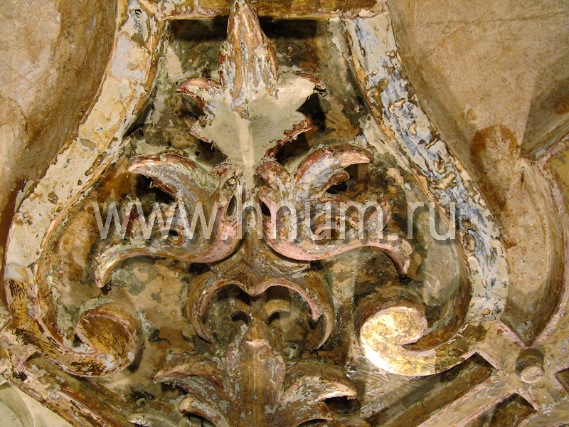 Реставрация лепного декора на потолке в историческом интерьере в Санкт-Петербурге - состояние до реставрации Реставрация лепного декора на потолке в историческом интерьере в Санкт-Петербурге - - состояние до реставрации